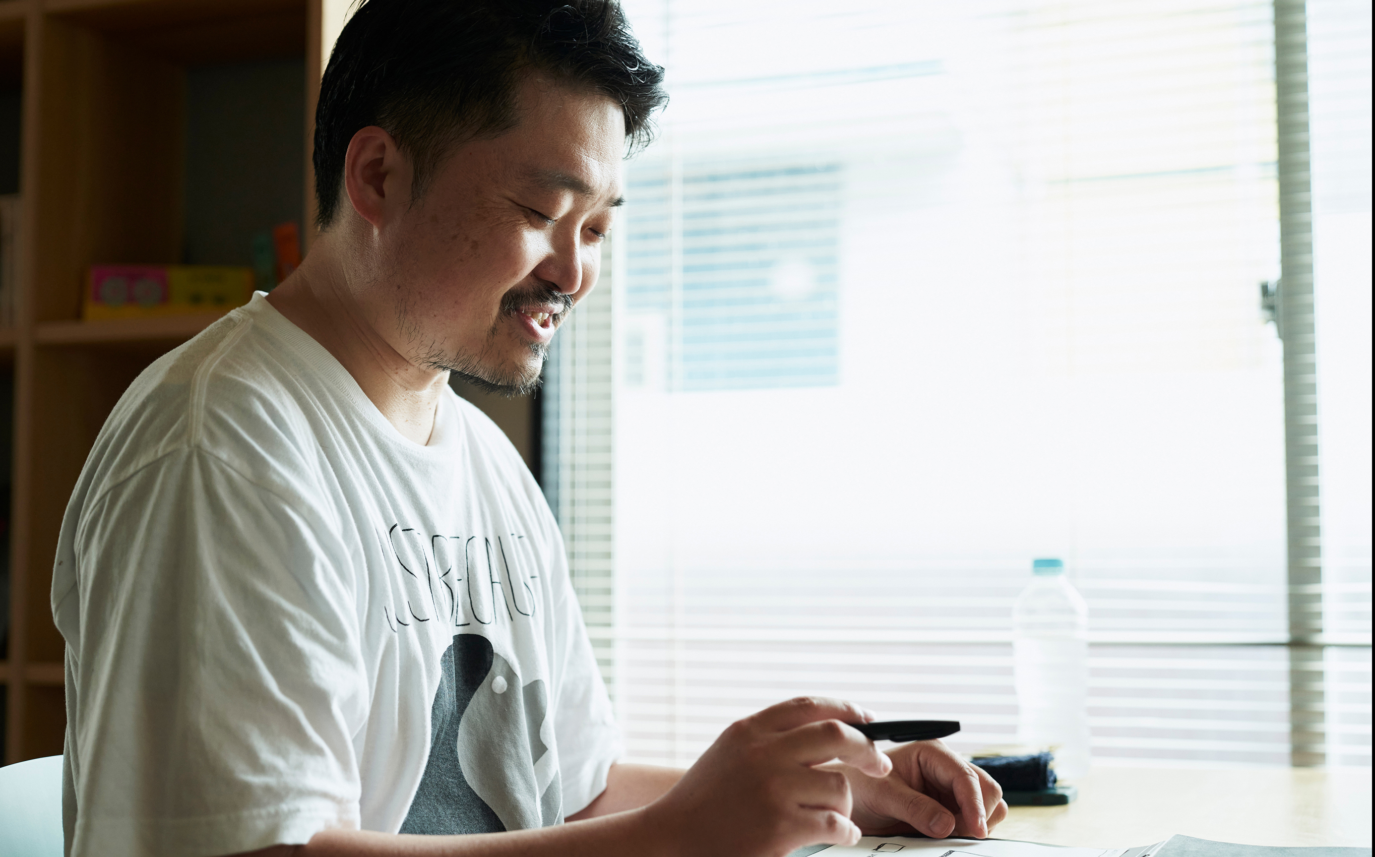 いつでも、どこでも、アイデアを走らせてくれるサインペン。 ブック・コーディネーター/内沼晋太郎さん