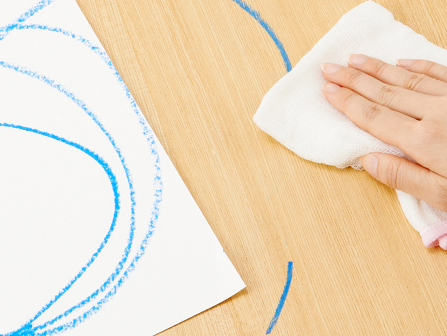 濡れ雑巾でカンタンにおとせる